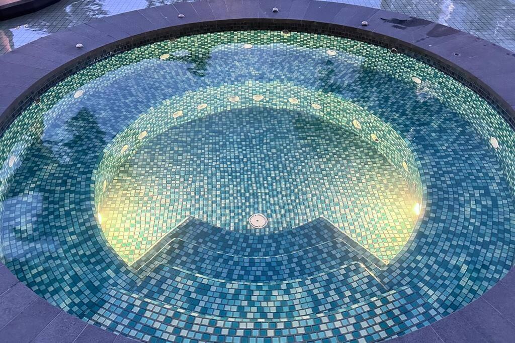 Klcc Sky View 1br Luxury With Balcony Trion Kl Pangsapuri